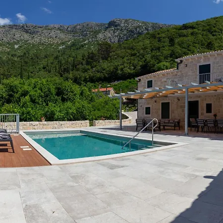 Holiday home Awesome In Gruda